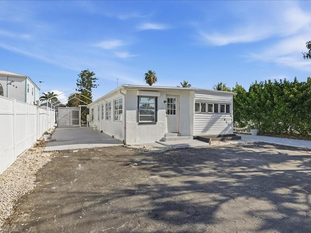 657 Palm AVE E-1