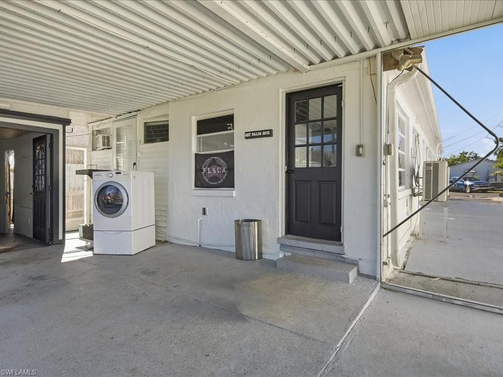 657 Palm AVE E-9