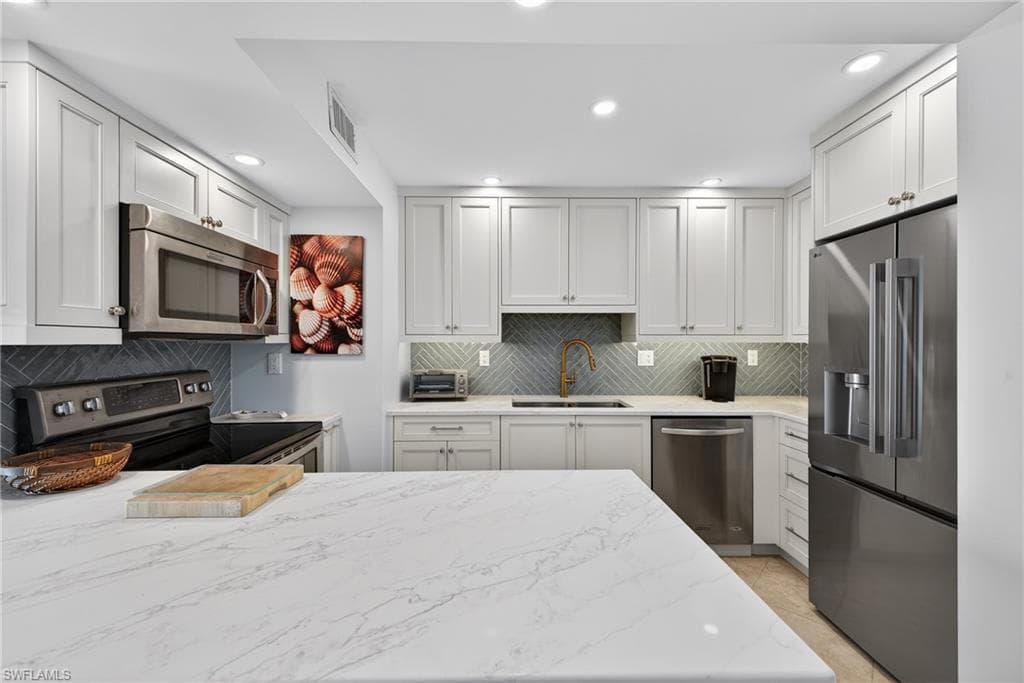 3443 Gulf Shore BLVD N 809-13