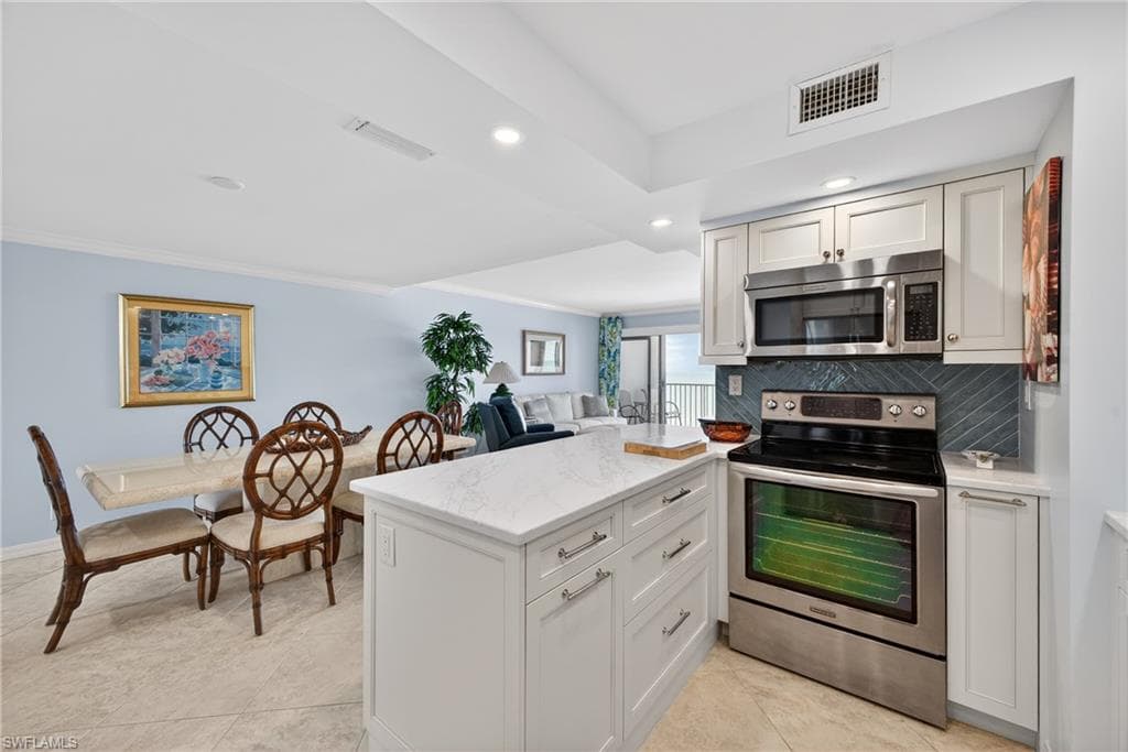 3443 Gulf Shore BLVD N 809-7