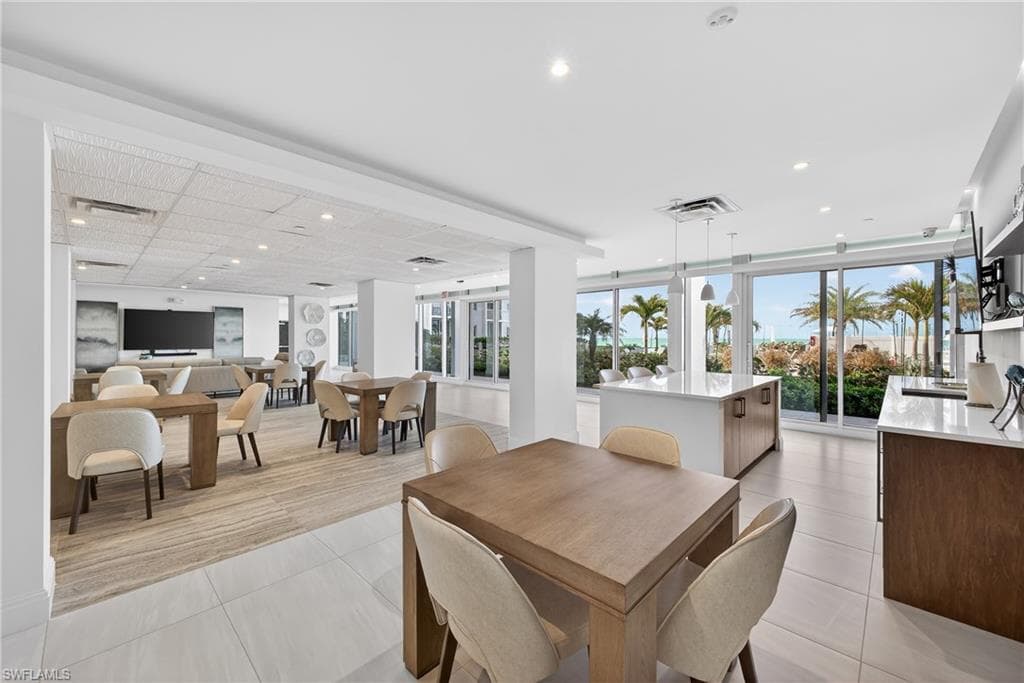 3443 Gulf Shore BLVD N 809-33