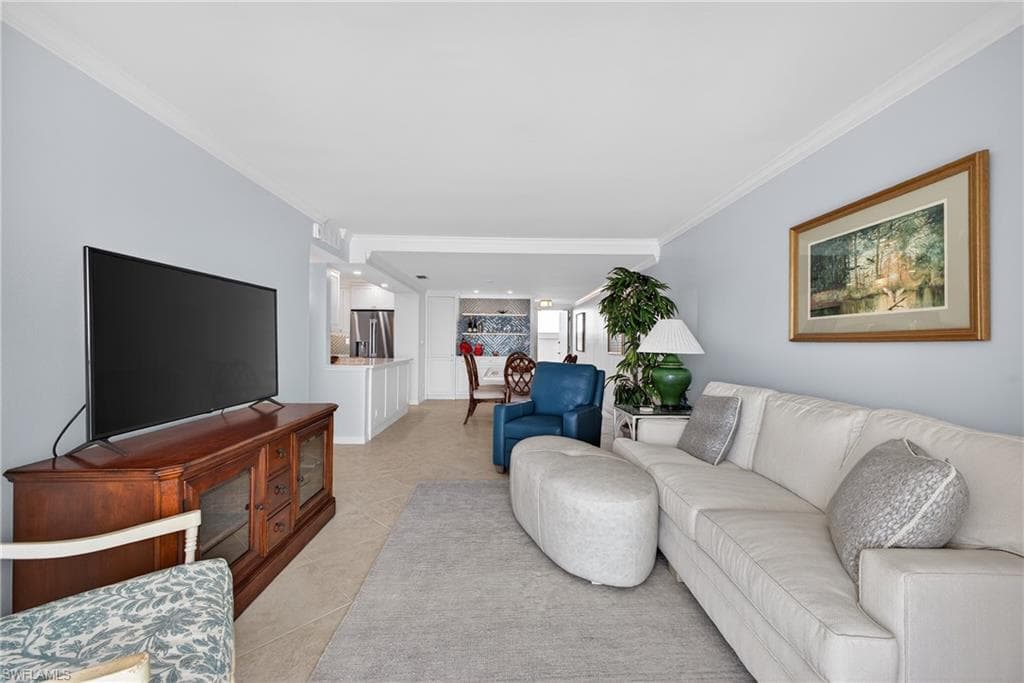 3443 Gulf Shore BLVD N 809-8