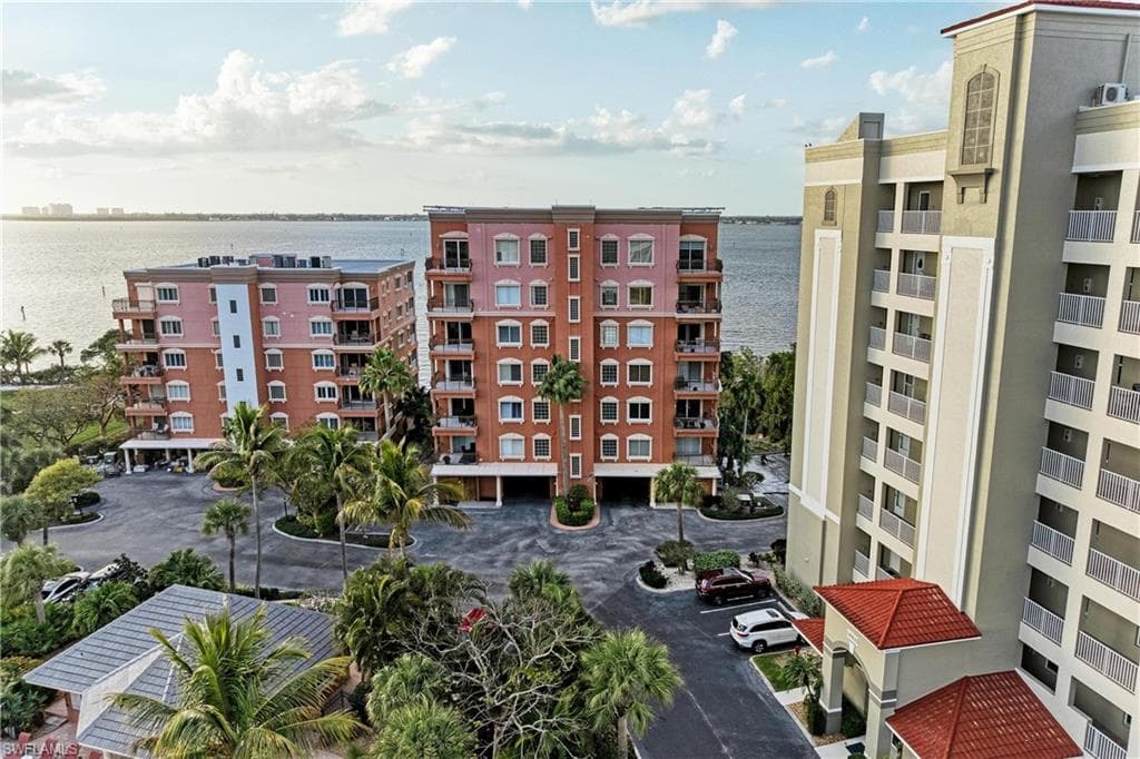 14813 Laguna DR 401-4