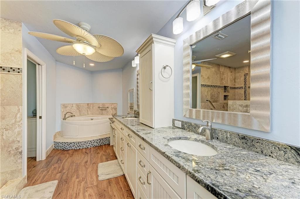 14813 Laguna DR 401-33