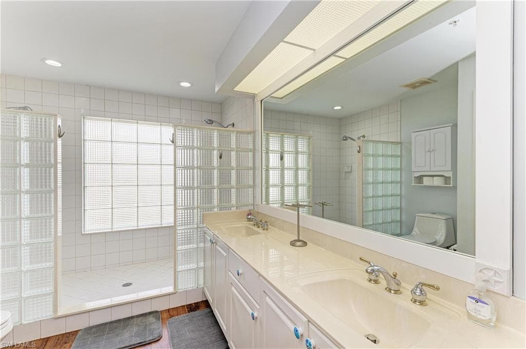 14813 Laguna DR 401-37