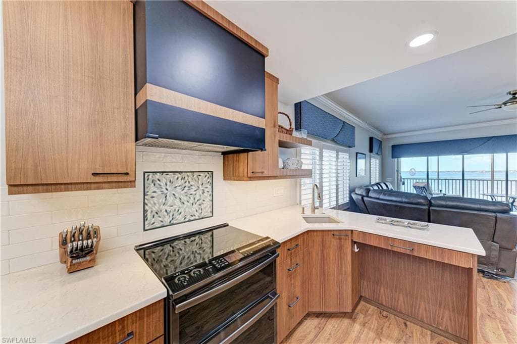 14813 Laguna DR 401-14