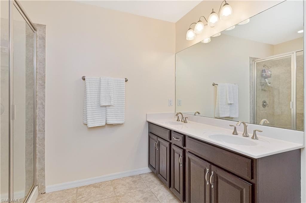 3275 Birchin LN-19