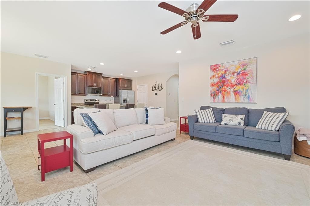3275 Birchin LN-14