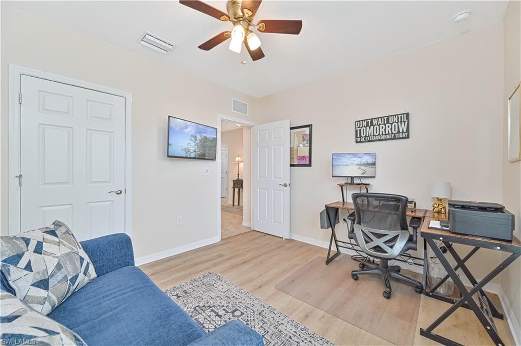 3275 Birchin LN-28