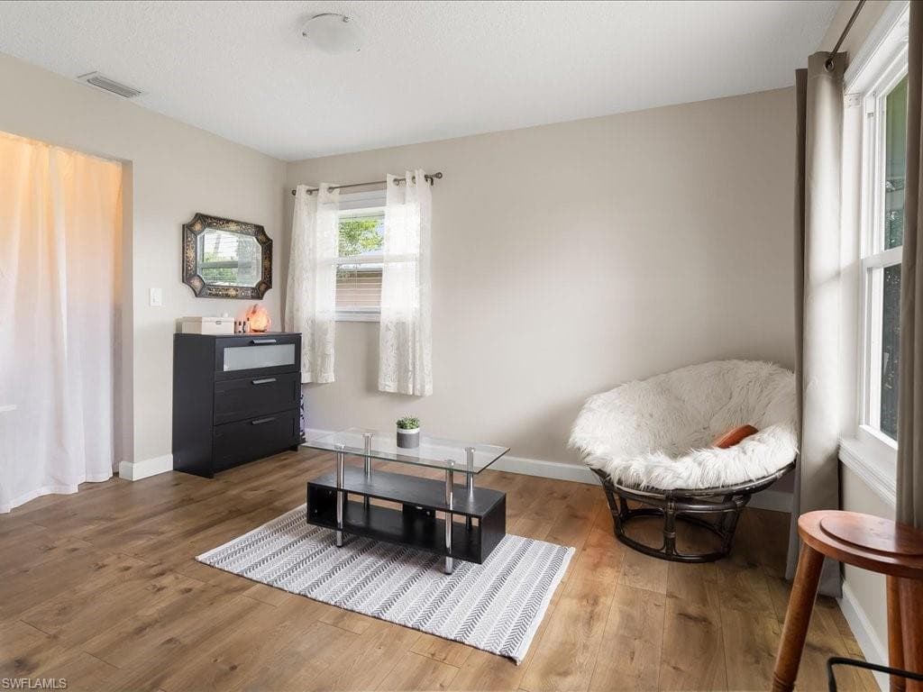 5272 Myrtle LN-14