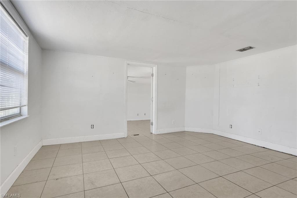 5326 Dixie DR-8