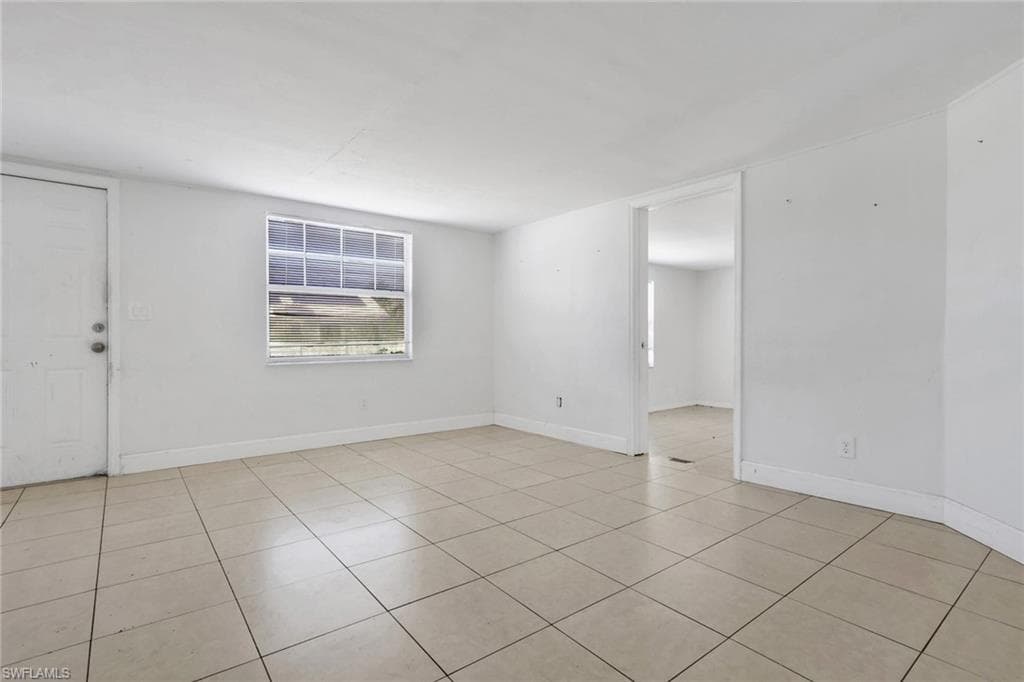 5326 Dixie DR-9
