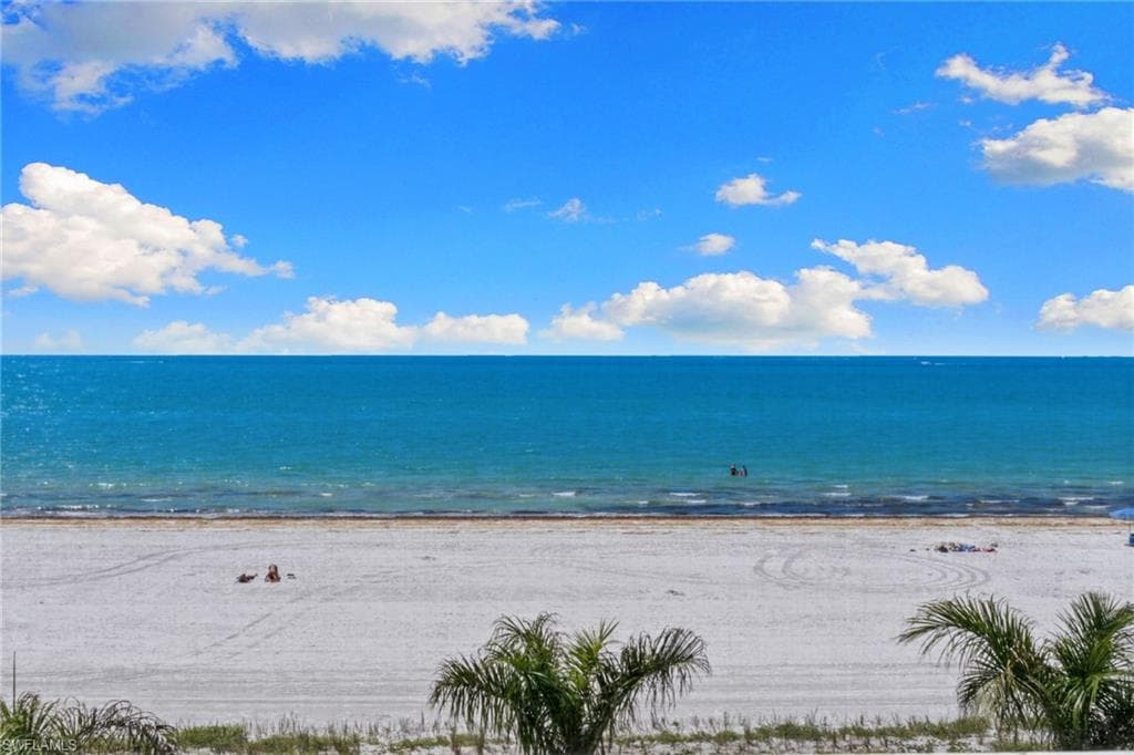 5000 ESTERO BLVD 305-25