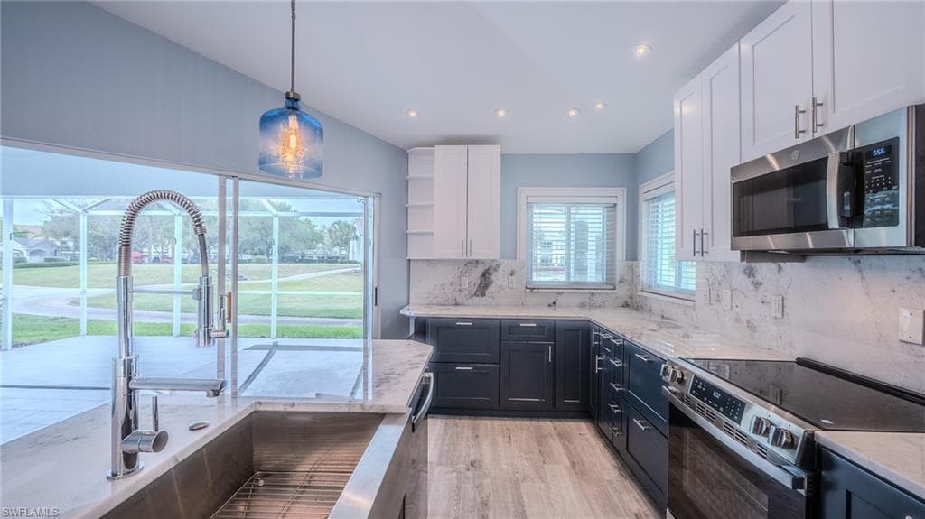 20978 Country Barn DR-6
