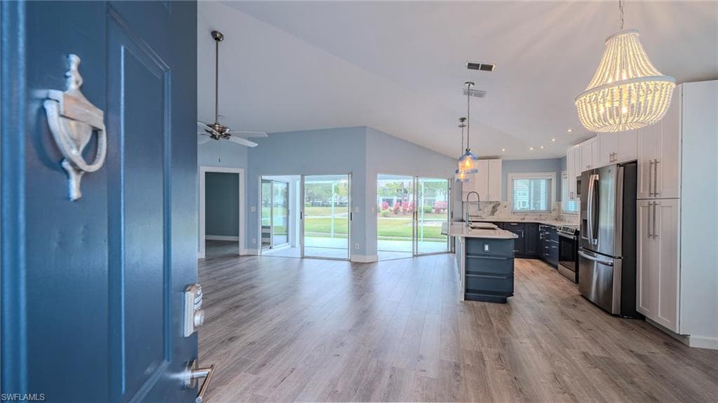20978 Country Barn DR-2