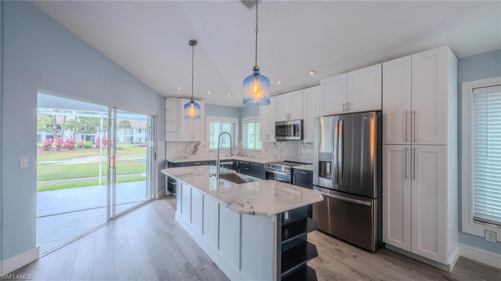 20978 Country Barn DR-4