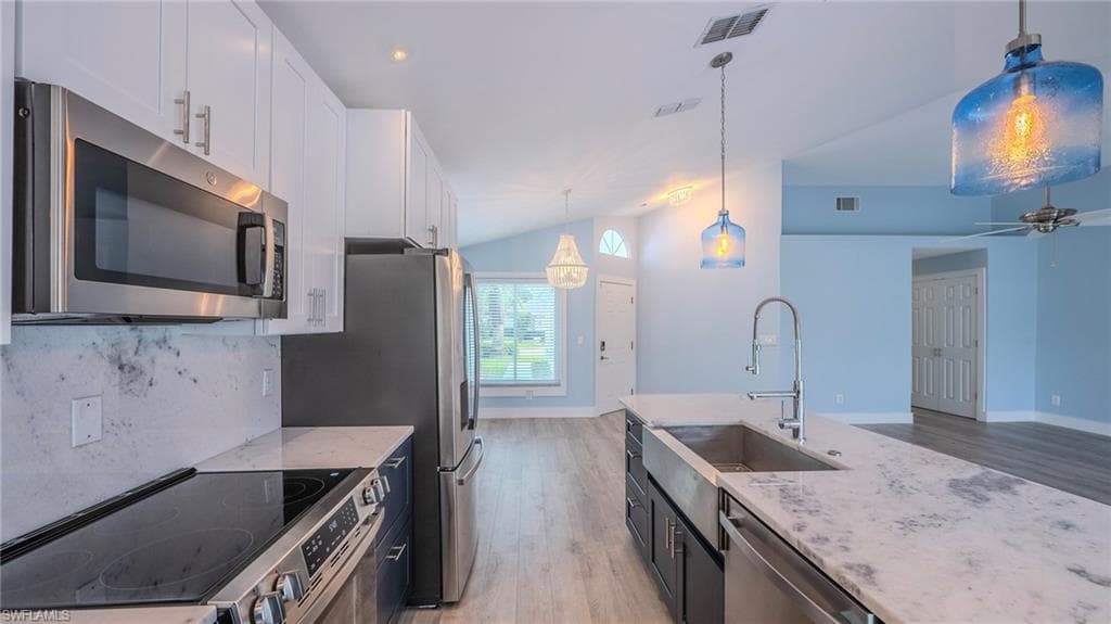 20978 Country Barn DR-8