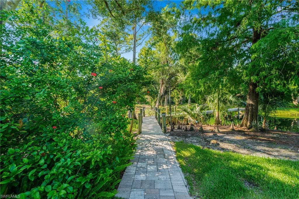 13672 Pine Villa LN-15