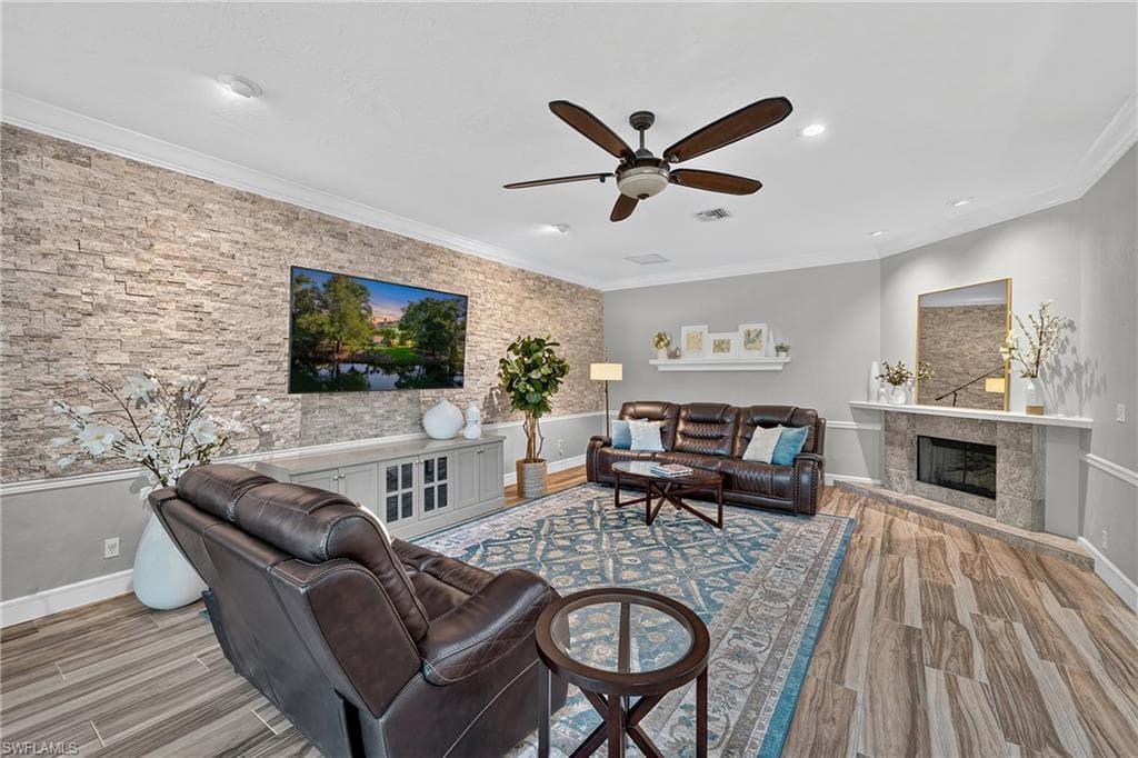 13672 Pine Villa LN-27