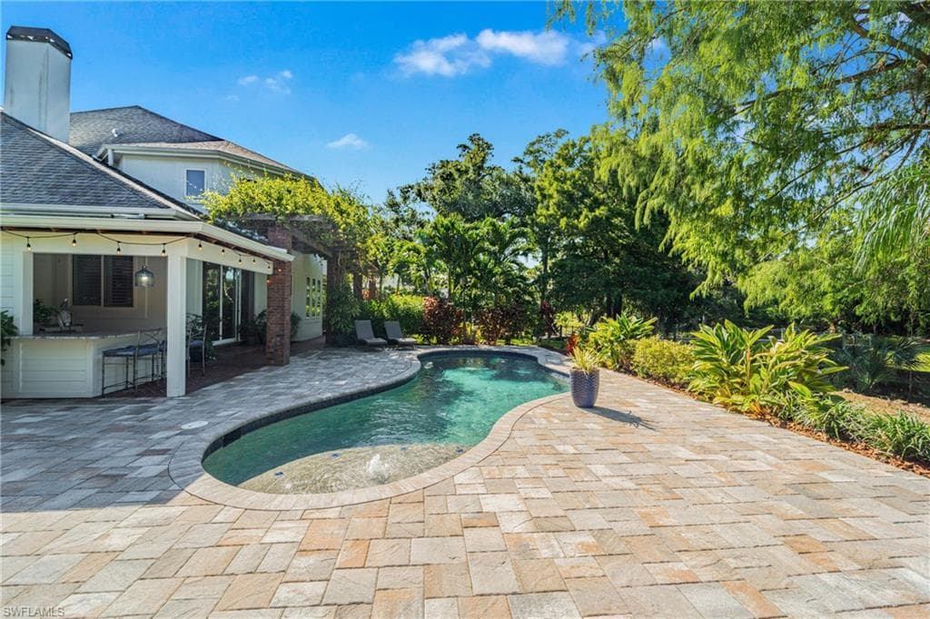 13672 Pine Villa LN-32