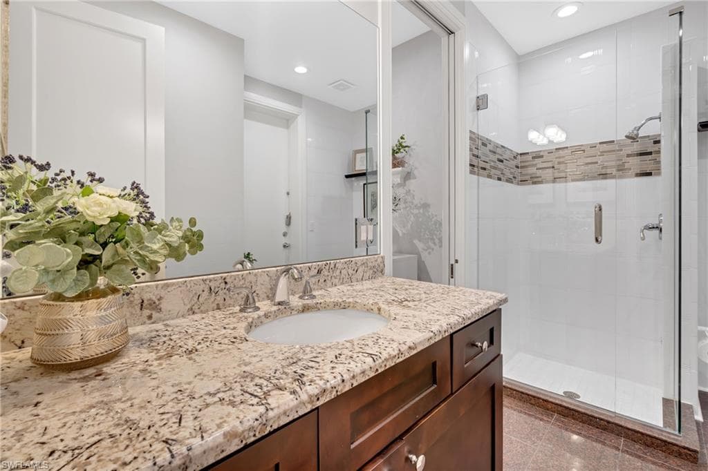 13672 Pine Villa LN-18