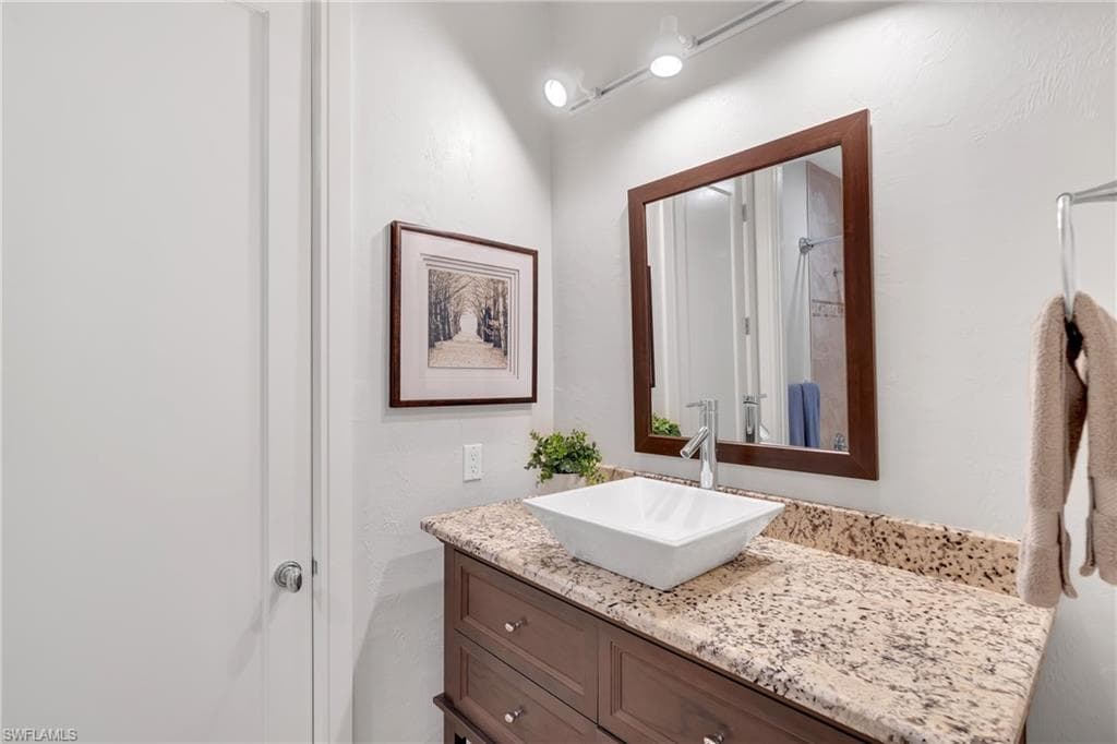13672 Pine Villa LN-43
