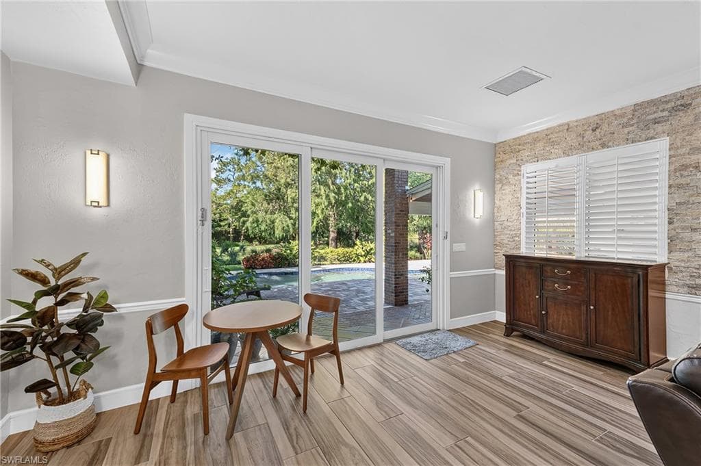 13672 Pine Villa LN-28