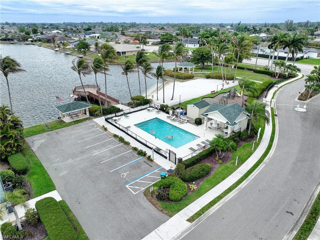 1813 Emerald Cove DR-42