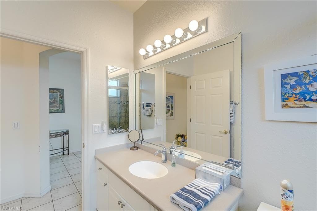 1813 Emerald Cove DR-27