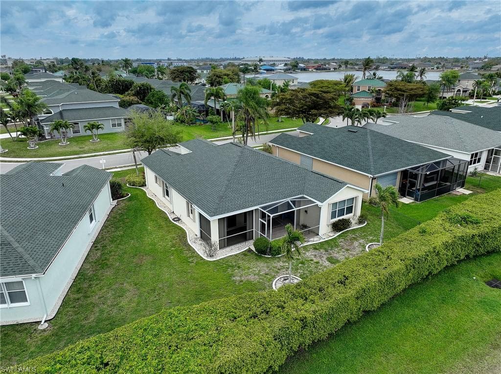 1813 Emerald Cove DR-37
