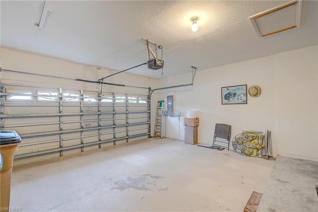 1813 Emerald Cove DR-34