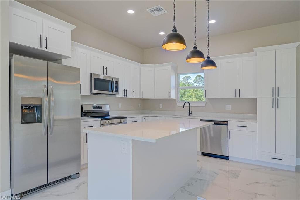 2023 Robert AVE-6