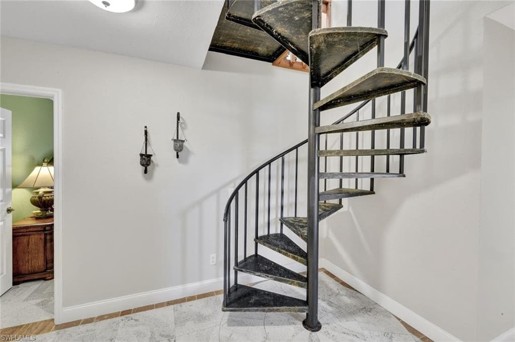 28391 Tasca DR-20