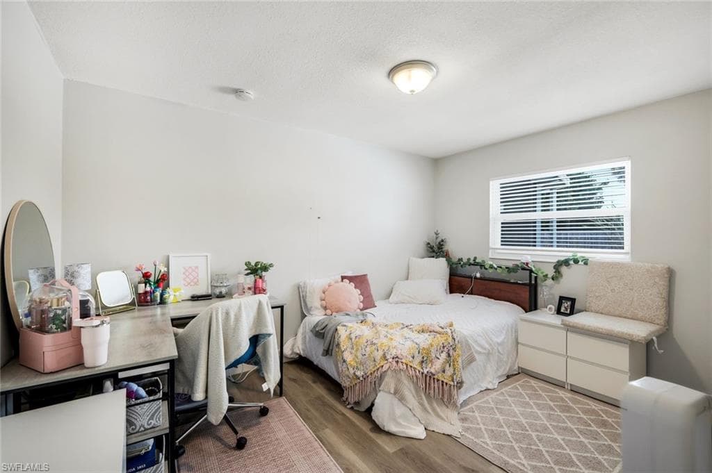 942 Narcissus ST-10
