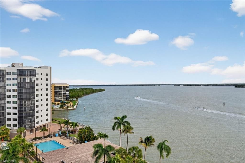 4263 Bay Beach LN 815-32