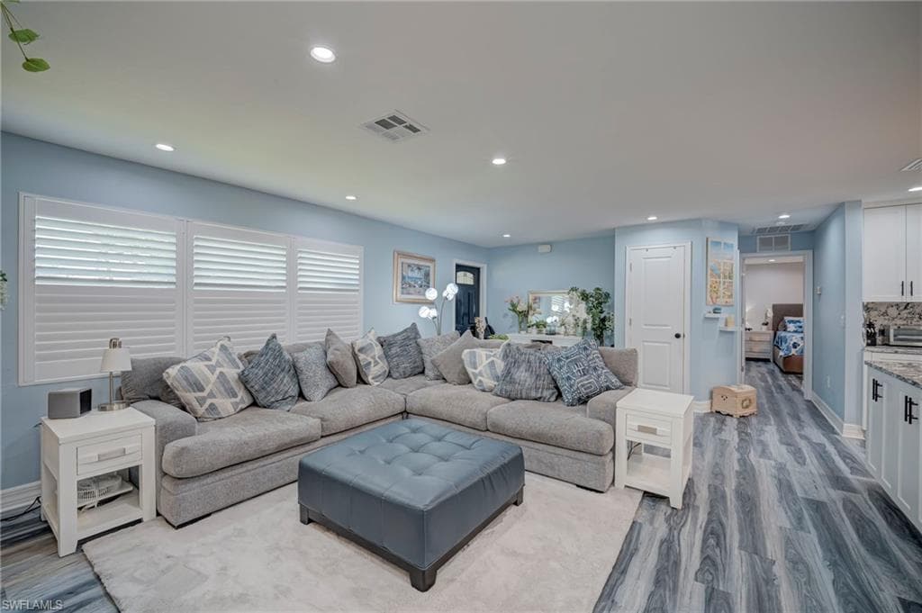 1089 N Town And River DR-1