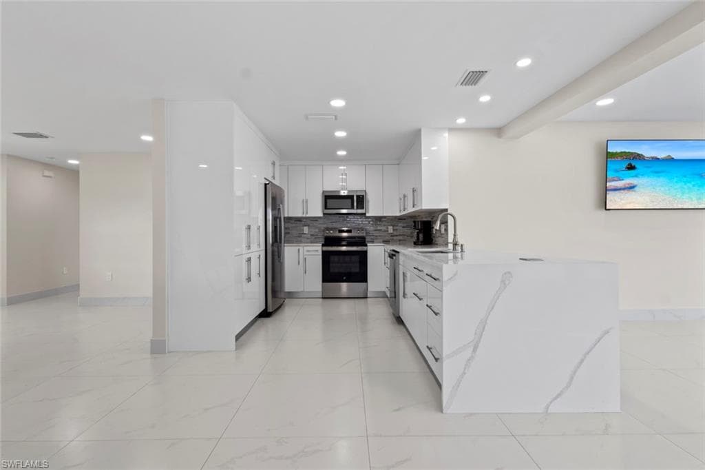 107 Albatross ST-12