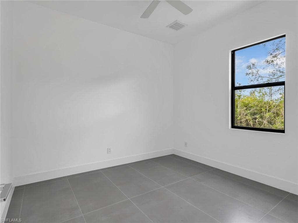 11153 Carnegie AVE-31