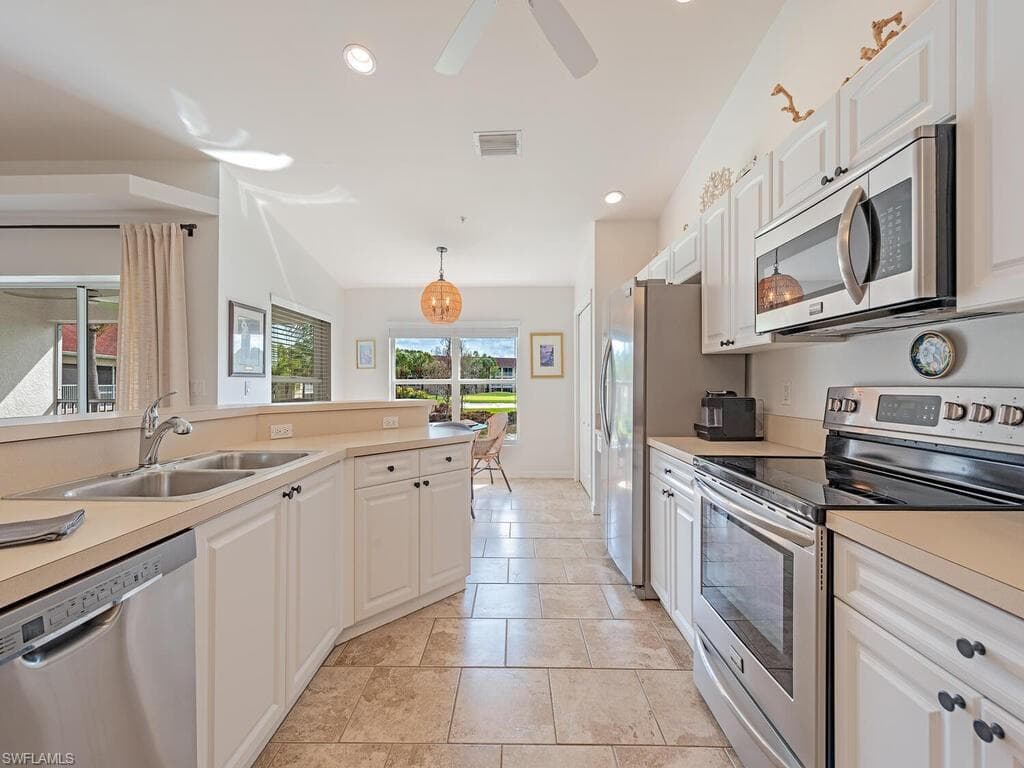 2880 Cypress Trace CIR 202-2