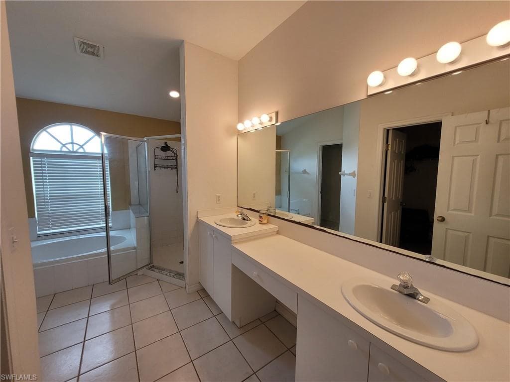 4409 Varsity Lakes DR-18