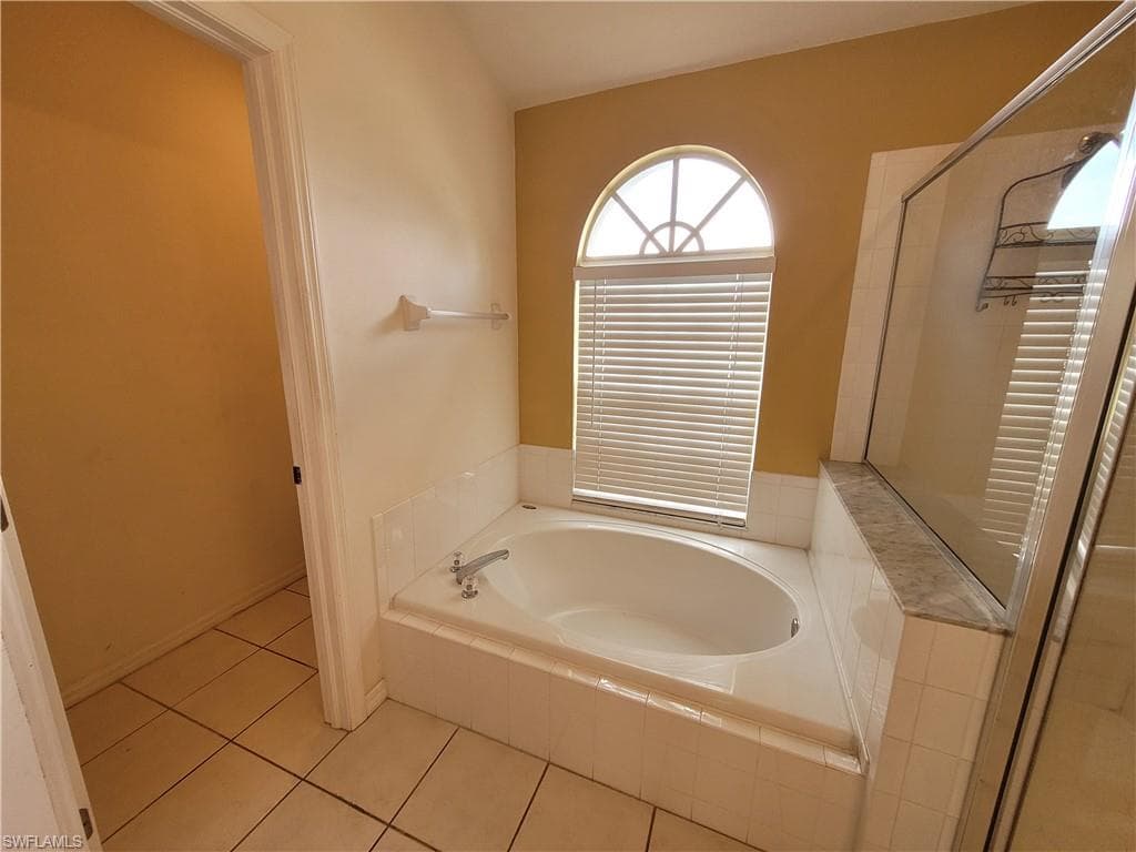 4409 Varsity Lakes DR-19