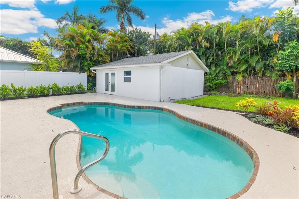 1342 Alhambra DR-13