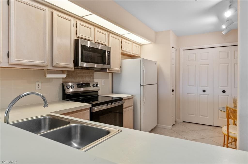 13020 Amberley CT 305-6