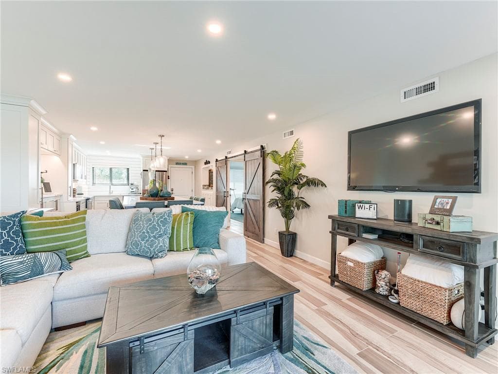 226 3rd ST 215-5