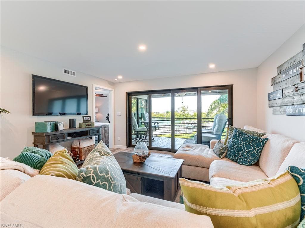 226 3rd ST 215-4