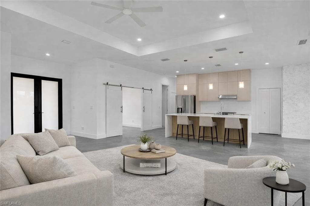 11161 Carnegie AVE-6