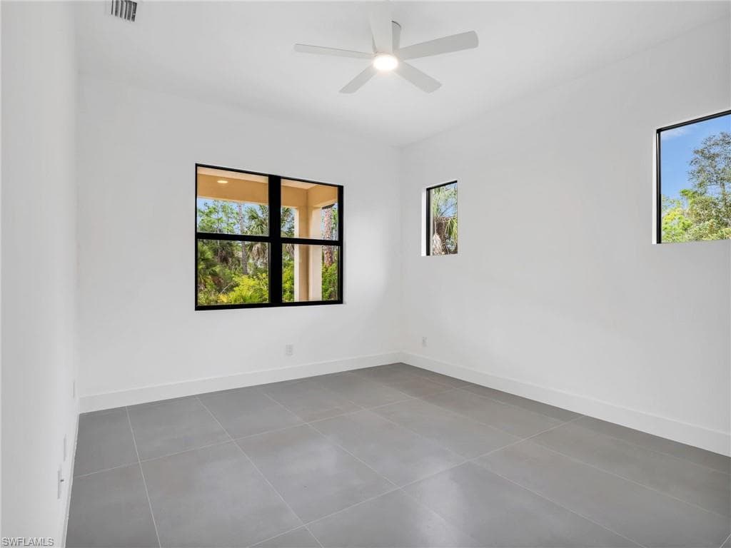 11161 Carnegie AVE-22