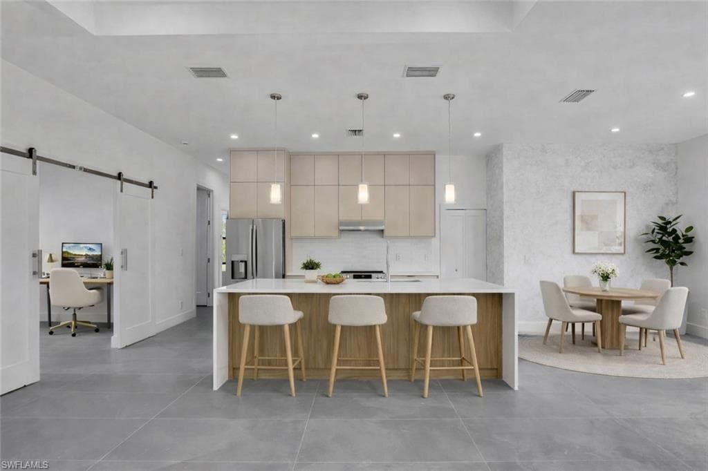 11161 Carnegie AVE-14