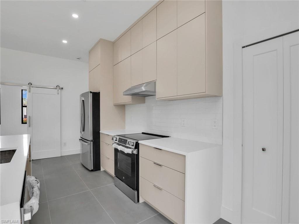 11161 Carnegie AVE-19