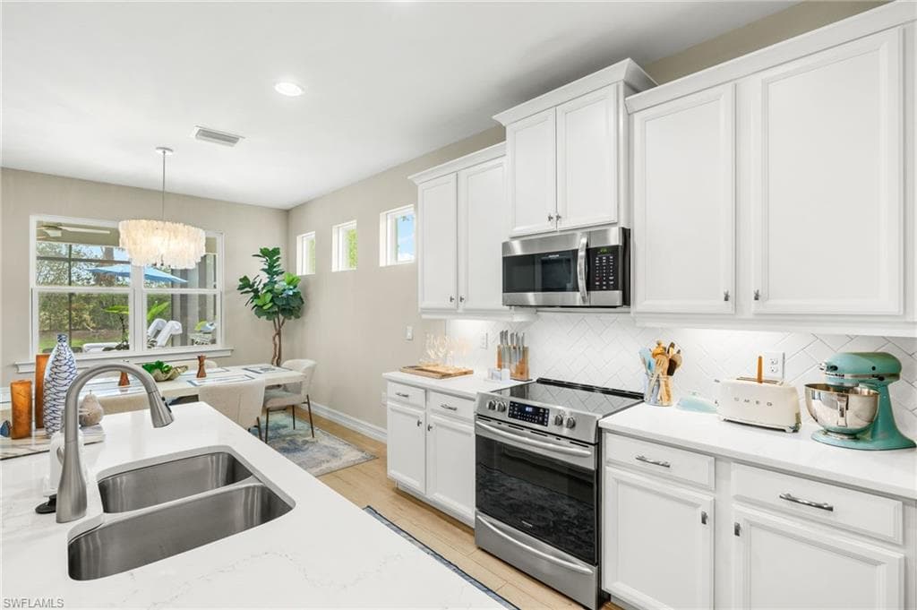 14546 Tropical DR-11